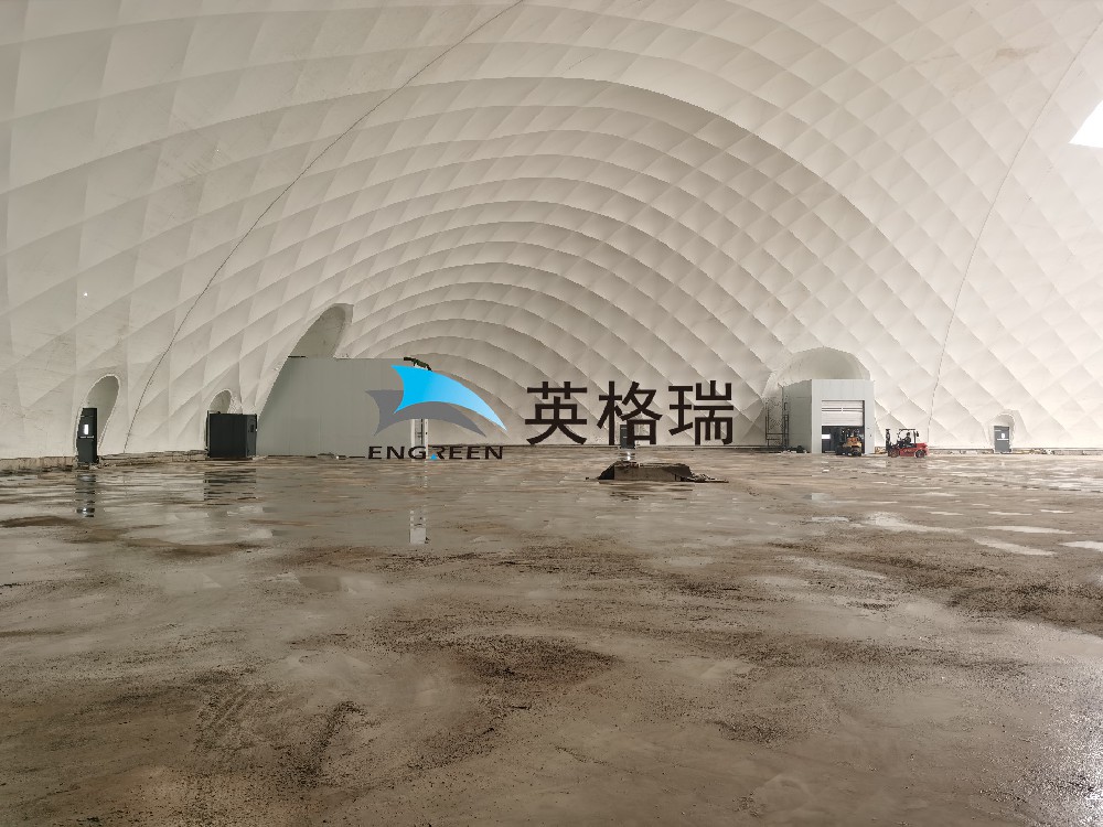 氣膜倉庫內(nèi)部空間無礙，大型機械可自由運行，空間利用率高