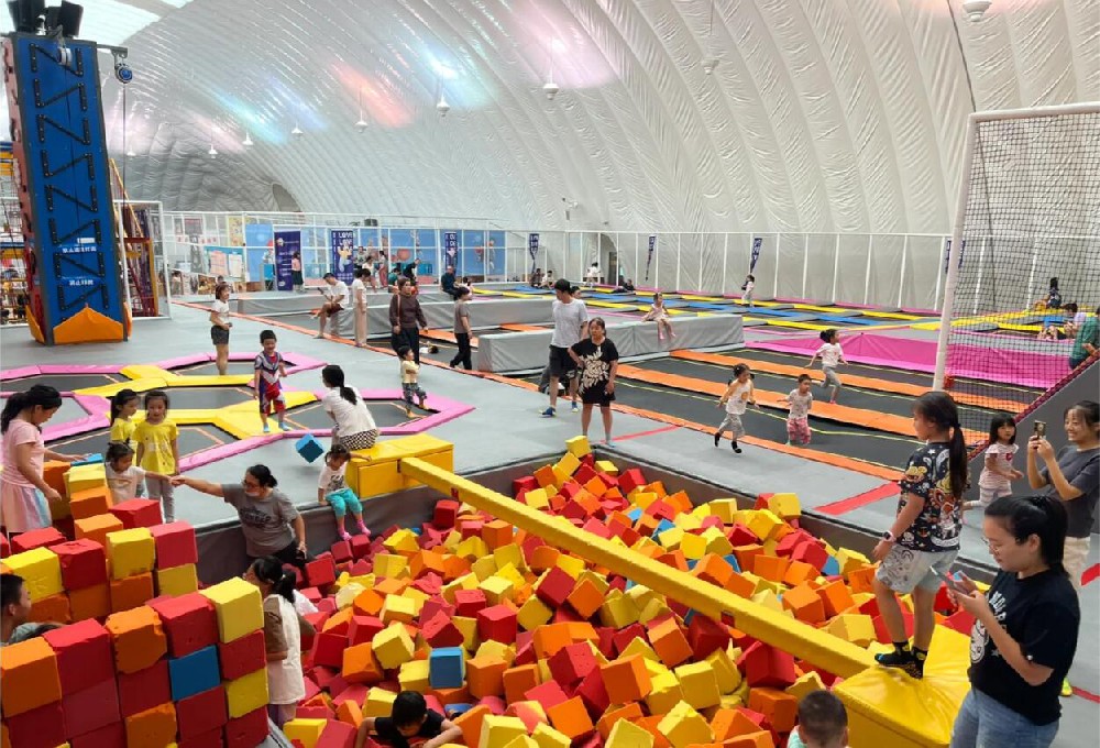 氣膜游樂館為親子互動提供了安全舒適的室內場所
